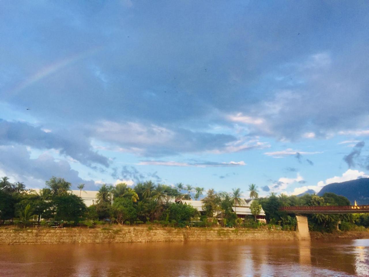 Merry Riverside Hotel Luang Prabang Exterior photo